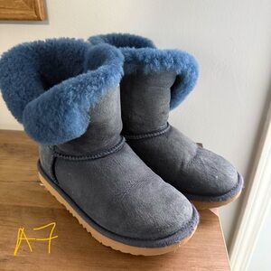 UGG Bailey Girls Australia Blue w Blue fur sz 3